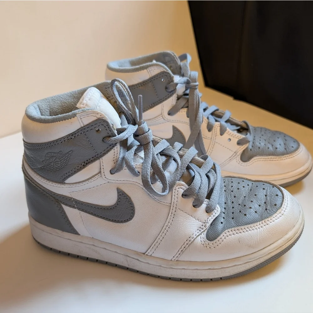 Nike Air Jordans Gray and White High-Top Sneakers Size 6.5 In VGUC